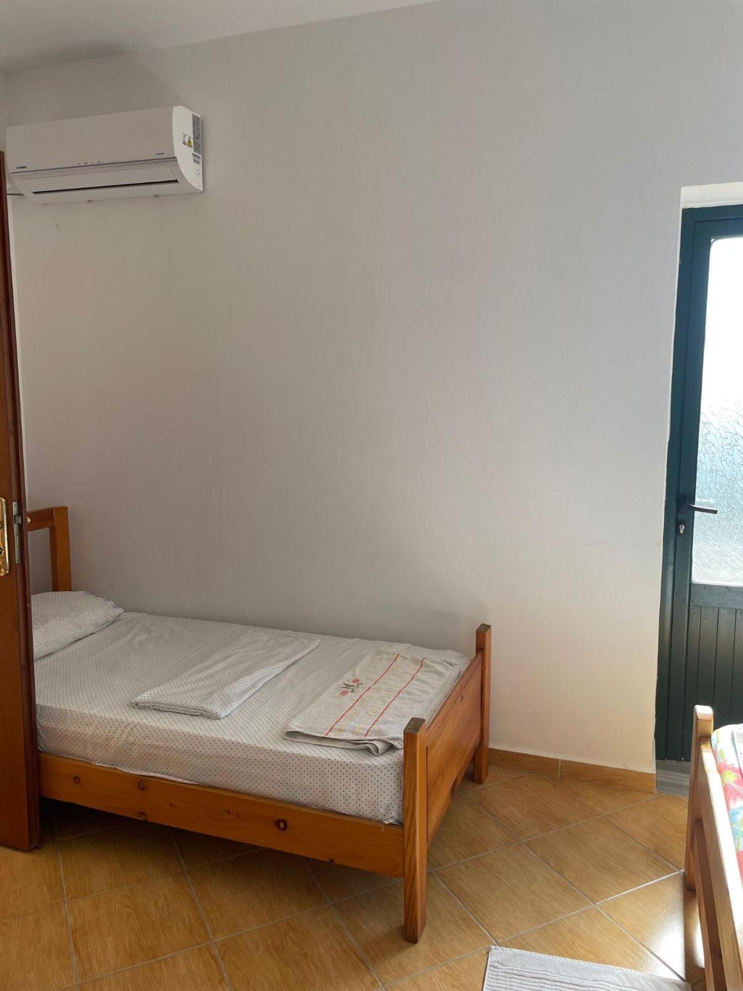 Hotel Bora Gostime Bilik gambar